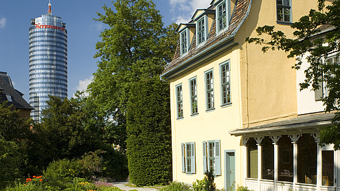 Schillers Gartenhaus und der JenTower © Toma Babovic / Thüringer Tourismus GmbH