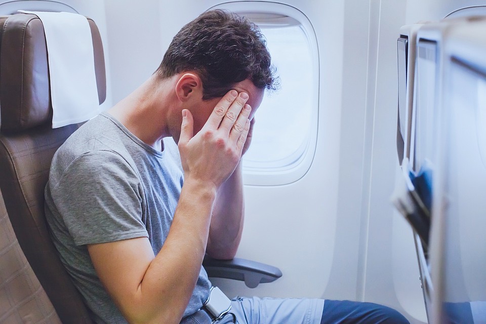 Immer mehr Menschen fühlen sich durch Flugreisen gestresst. | © Song_about_summer, Shutterstock