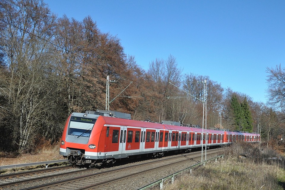 Die Deutsche Bahn überrascht mit vielseitigen Angeboten. | © coco194, iStock