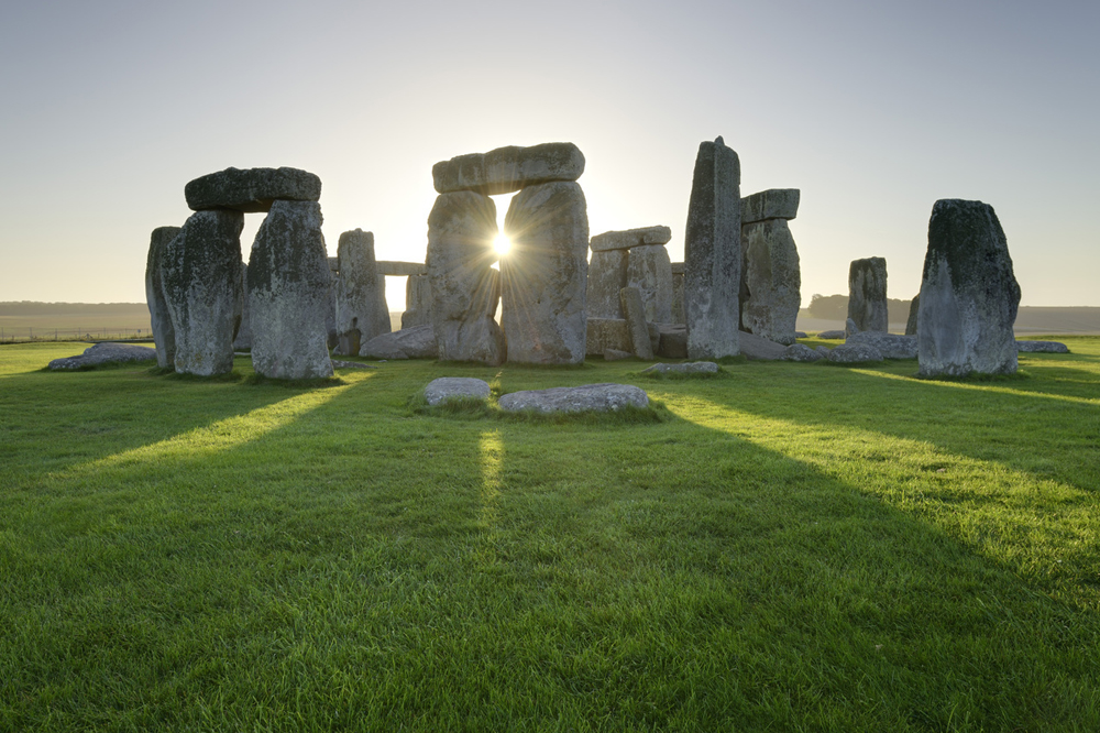 Der beeindruckende Steinkreis von Stonehenge in Wiltshire wurde in der Jungsteinzeit errichtet und zählt zum UNESCO Weltkulturerbe. ©VisitBritain/ Stephen Spraggon