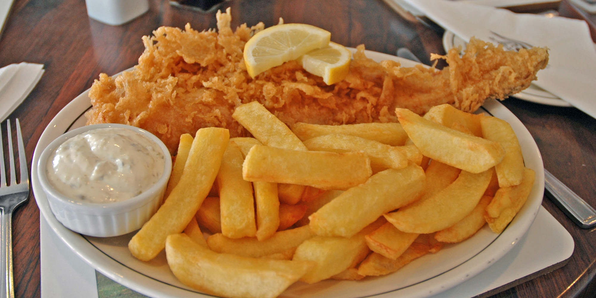 Fish and chips gehören bei einem Urlaub in England einfach dazu. © VisitBritain
