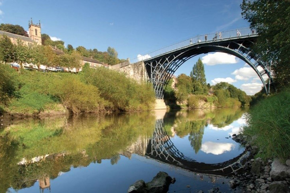 Die namengebende Brücke bei Ironbridge, das heute zum UNESCO-Weltkulturerbe zählt. ©England's Waterways
